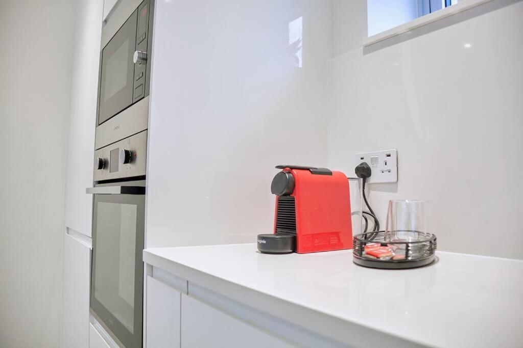 Gorgeous Apartment, 5 Mins From Canada Water, Not Lewisham As Listed! * Londra