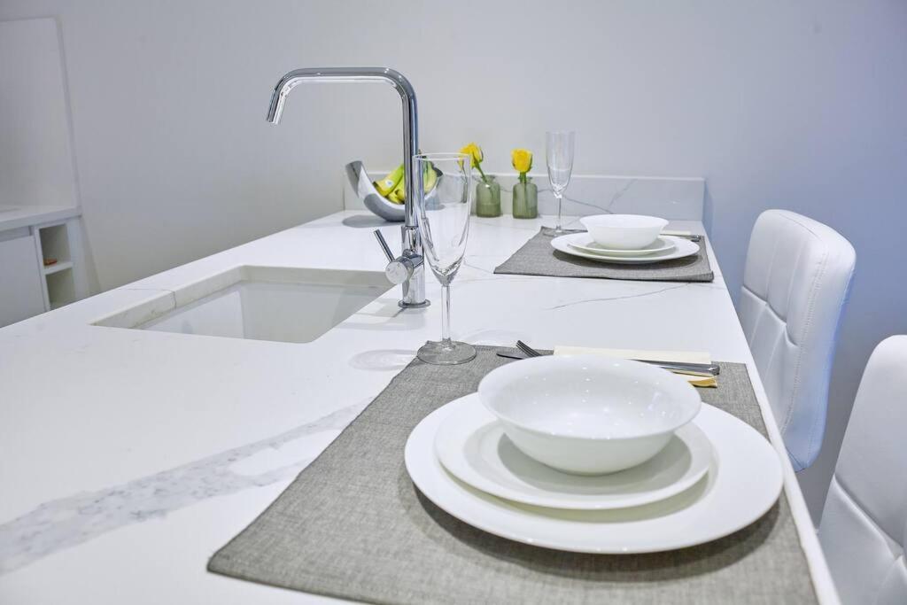 Gorgeous Apartment, 5 Mins From Canada Water, Not Lewisham As Listed! Apartament