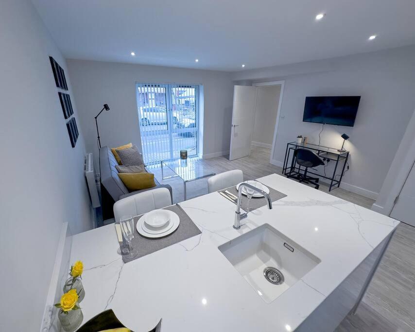 Gorgeous Apartment, 5 Mins From Canada Water, Not Lewisham As Listed! Apartament