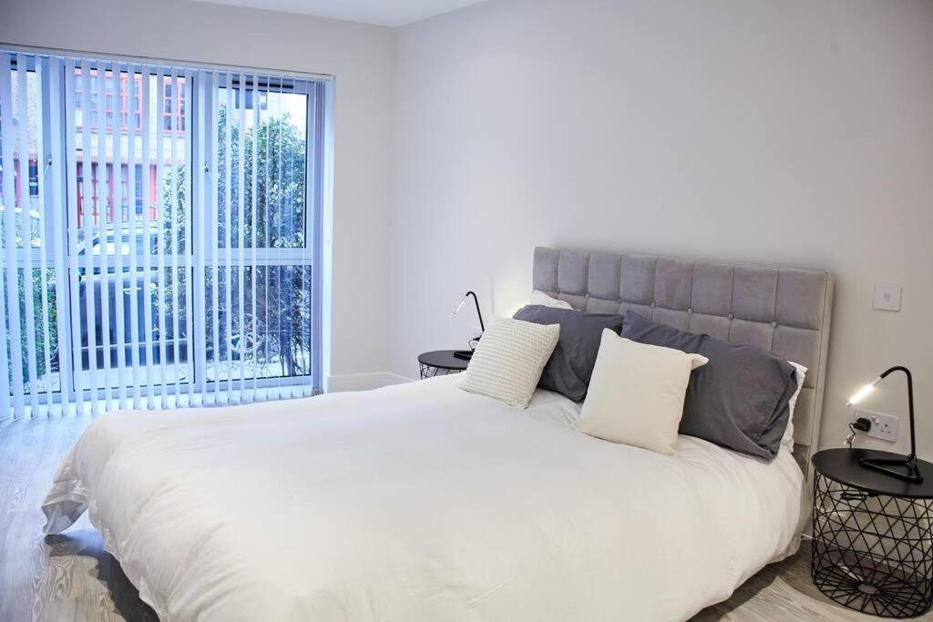 Apartament Gorgeous Apartment, 5 Mins From Canada Water, Not Lewisham As Listed!